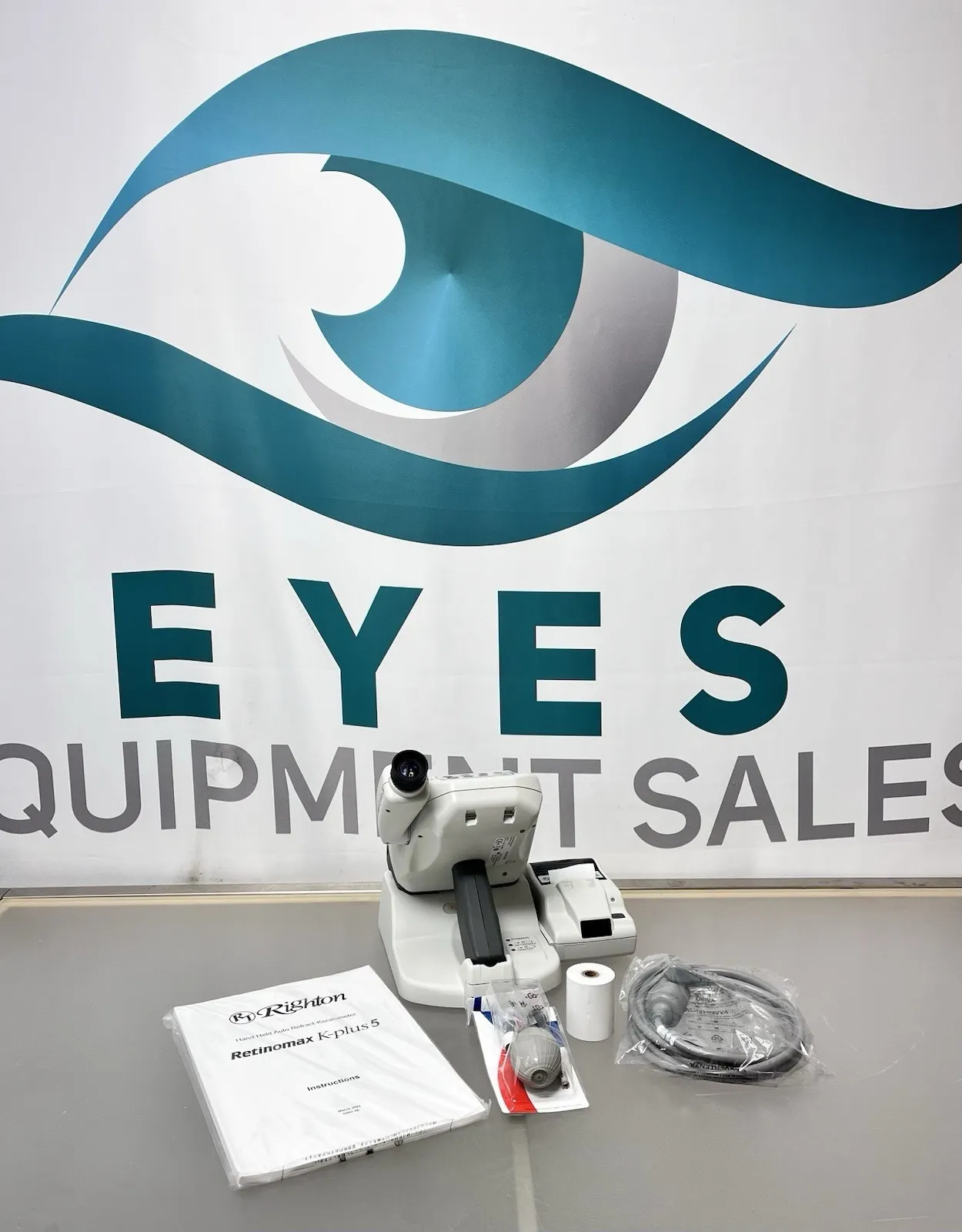 Righton Retinomax K-Plus 5 Handheld Auto Ref/ Keratometer with Charging Station