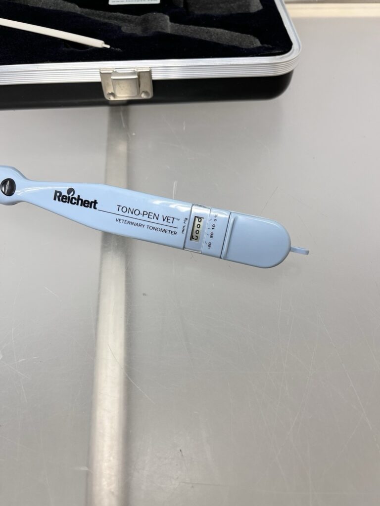 Reichert Tono-Pen VET Veterinary Tonometer w/ Case, photo 2