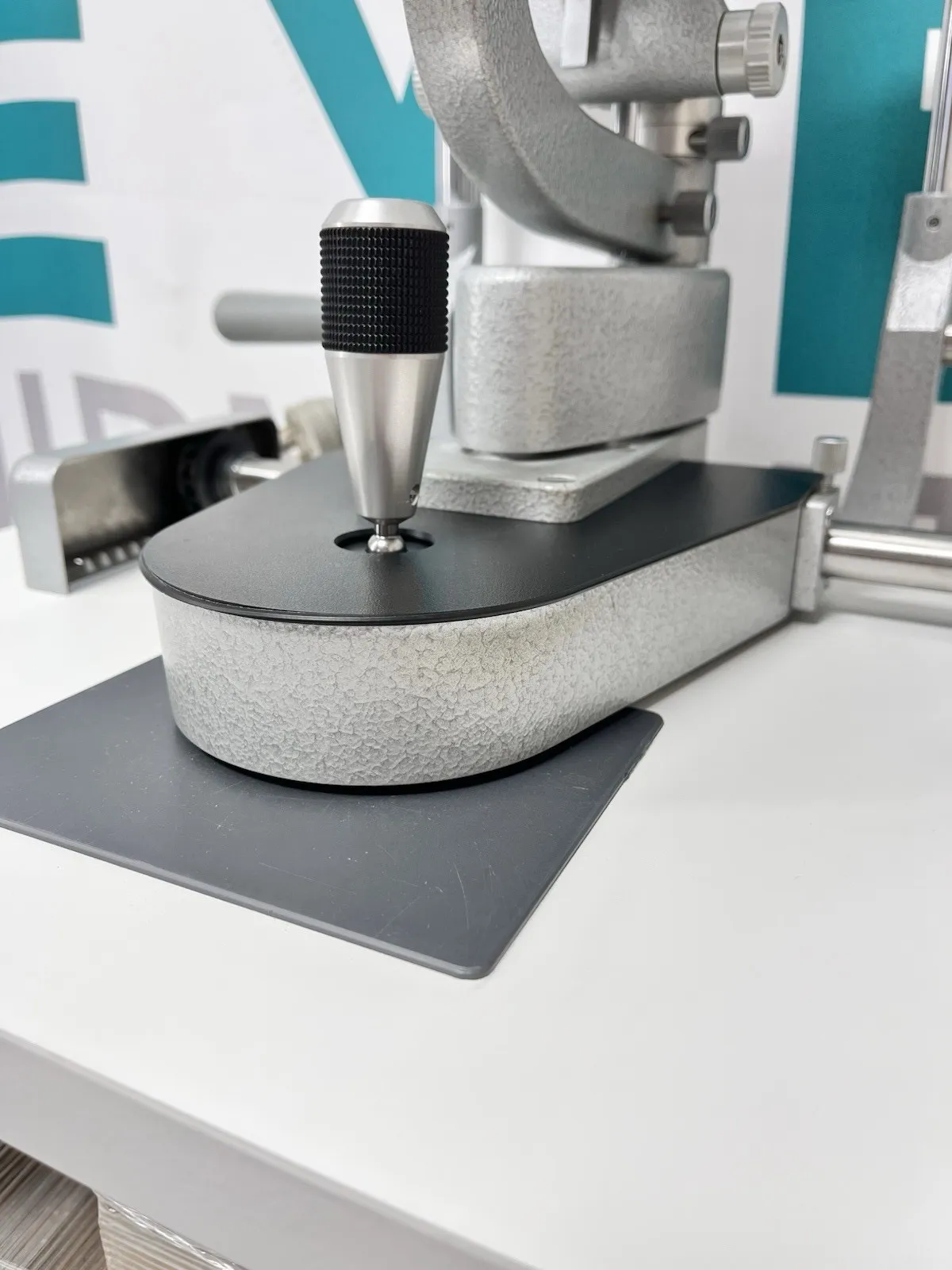 Haag Streit BQ 900 Slit Lamp w/ AT 900 Tonometer, Stereo-Variator Splitter - Image 4